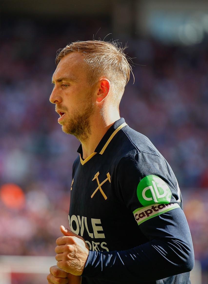 转折点！上海海港防线松动，英超集结日攻防权衡，球迷炸锅，训练强度明显提升的简单介绍-九游体育app